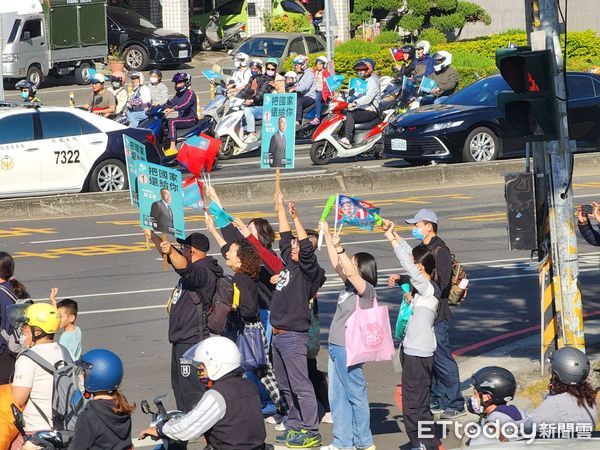 ▲▼民眾黨總統候選人柯文哲台中車掃、造勢。（圖／記者陳家祥攝）