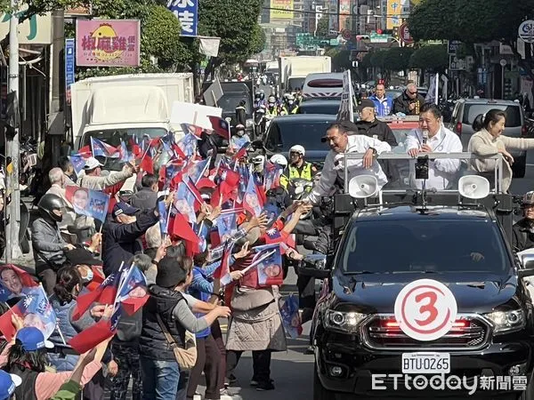 ▲▼侯友宜、林金結、許淑華6日在土城車隊掃街。（圖／記者蘇晏男攝）