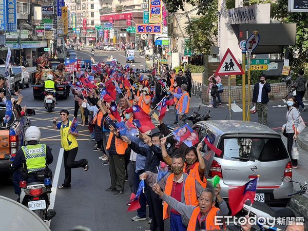 ▼侯友宜土城車掃民眾反應。（圖／記者蘇晏男攝）