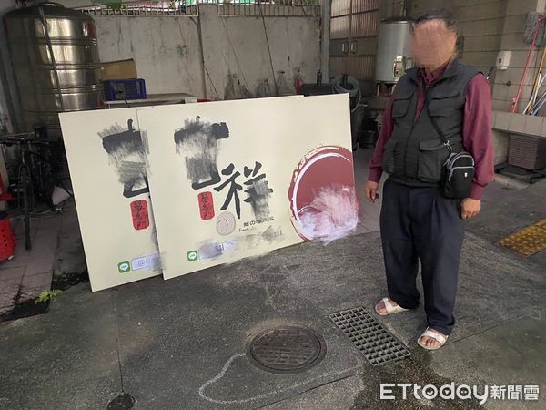 ▲警方逮捕偷竊廣告看板的林男。（圖／記者張君豪翻攝）