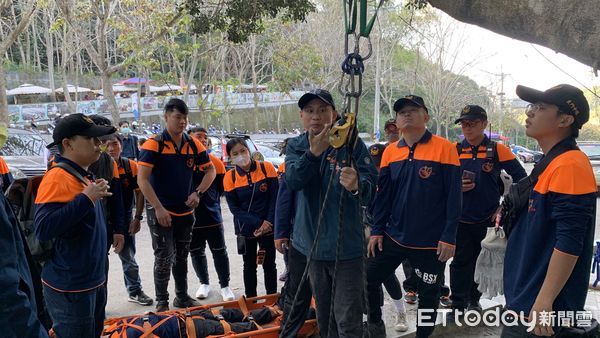 ▲台南市消防局東門中隊，新的一年移師彰化藤山步道，實施繩索救援訓練以強化團隊合作、提升災害緊急救援技能。（圖／記者林東良翻攝，下同）