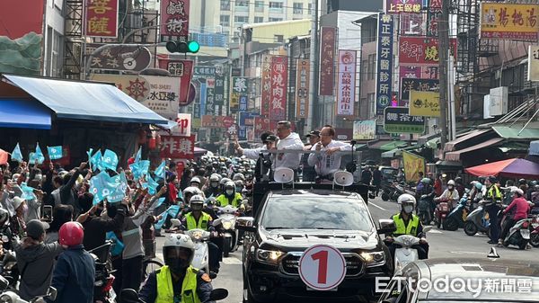 ▲▼柯文哲高雄車掃上午場。（圖／記者袁茵攝）