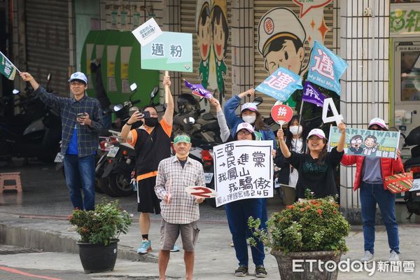 ▲▼高雄市長陳其邁陪同立委候選人許智傑拜票。（圖／記者許宥孺翻攝）