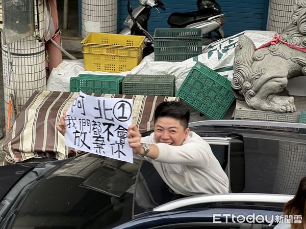 ▲▼柯文哲高雄車掃下午場。（圖／記者袁茵攝）