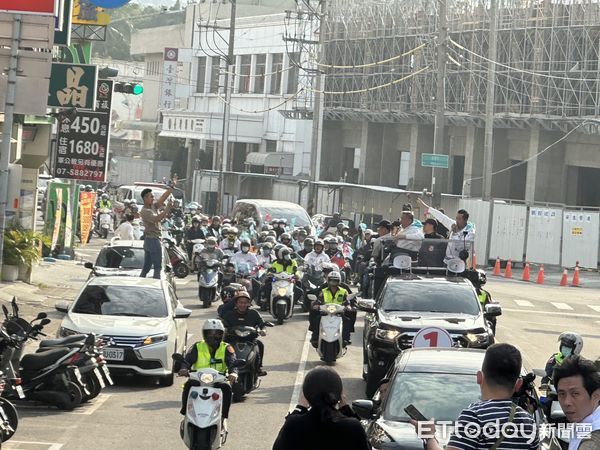 ▲▼柯文哲高雄車掃下午場。（圖／記者袁茵攝）