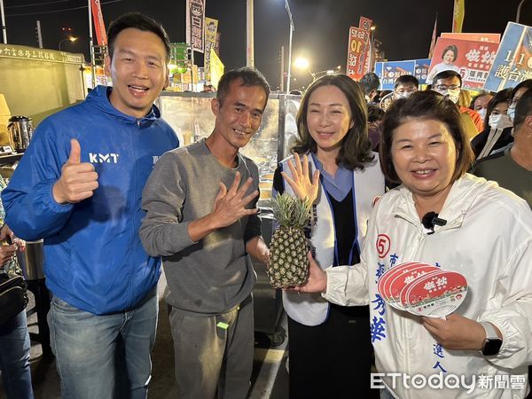 ▲▼   李佳芬陪掃湖美夜市張秀華期許攜手韓國瑜發展雲嘉生活圈 。（圖／張秀華競選總部提供）