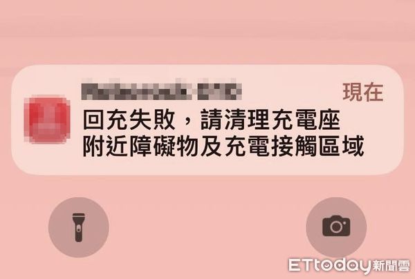 ▲掃地機器人回充失敗　貓奴檢查見「超大障礙物」苦嘆：該怎麼清理。（圖／飼主王小姐提供）