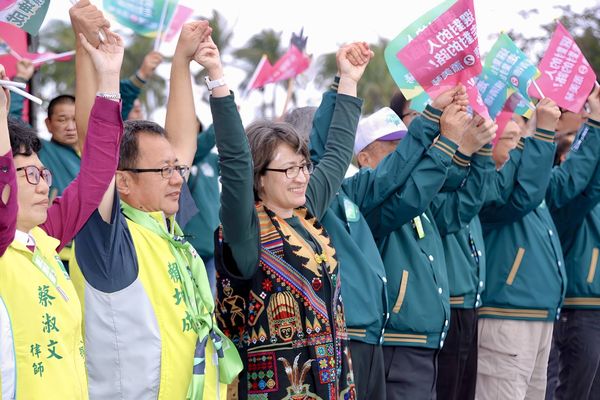 超級星期天／原民力挺　蕭美琴穿「國寶級戰袍」現身台東造勢　