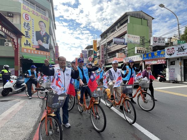 ▲彰化立委候選人楊曜聰鐵馬掃街。（圖／楊曜聰 黃秀芳競辦提供）