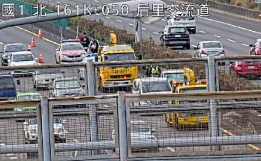 ▲▼國道1號電動機車逆向遭撞。（圖／翻攝國道監視器）