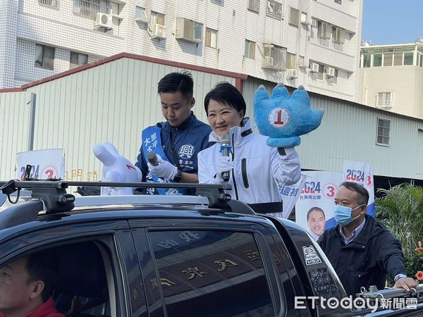 ▲▼台中市長盧秀燕陪同立委候選人林家興車掃。（圖／記者鄧木卿翻攝）