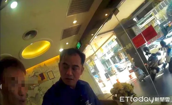 ▲▼詭異男旅館退房賴在大廳喃喃自語，引警到場害身分曝光慘了。（圖／記者賴文萱翻攝）