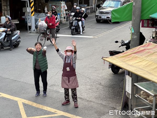 ▲▼民眾黨總統候選人柯文哲8日下午台南麻豆車掃。（圖／記者袁茵攝）