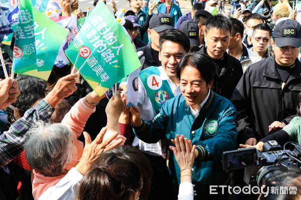 ▲民進黨8日展開全國大車掃，正副總統候選人賴清德與蕭美琴南北兵分二路，力拚各地立委選情。（圖／記者陳弘修翻攝）