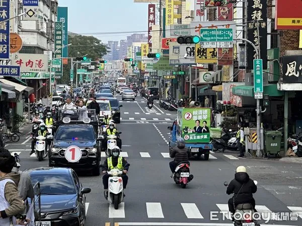 ▲▼柯文哲台南車掃上午場。（圖／記者袁茵攝）