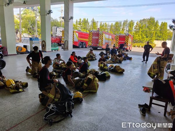 ▲台南市消防局為讓新進消防人員，能快速地熟悉且精進各項消防技能，確保自身及市民安全、提升執勤能力，8日起辦理為期2天的消防學科及術科訓練。（圖／記者林東良翻攝，下同）