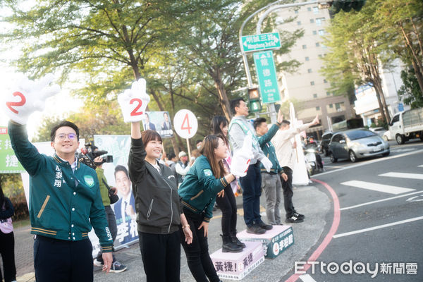 ▲▼高市府輔選列車             。（圖／記者陳宏瑞翻攝）