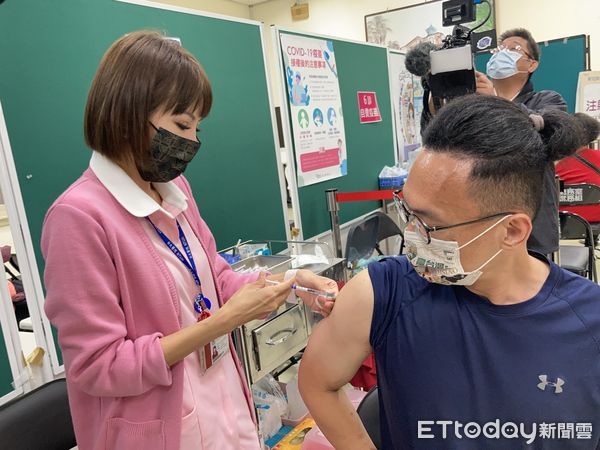▲▼Novavax XBB疫苗開打，台大醫院首日接種踴躍。（圖／記者洪巧藍攝）