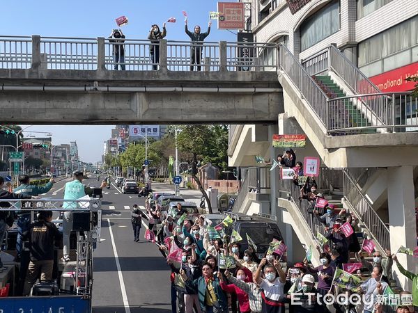 ▲▼賴清德攻「民主聖地」嘉義市固樁　近9公里車掃無冷場。（圖／記者呂晏慈攝）