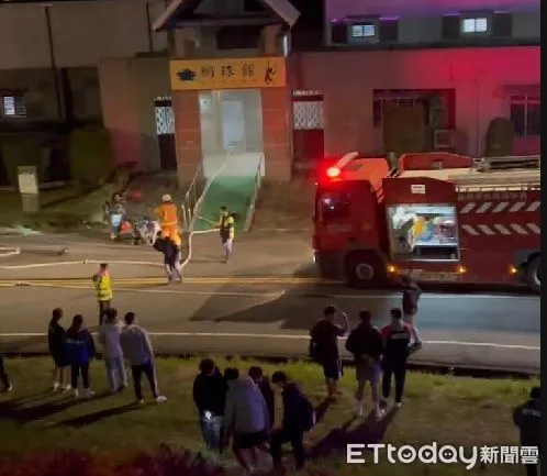 ▲▼國體大體育館上周四晚上火警，現場冒出濃煙，學生抱怨消防鈴未響，根本是輕忽人命安危。（圖／民眾提供）