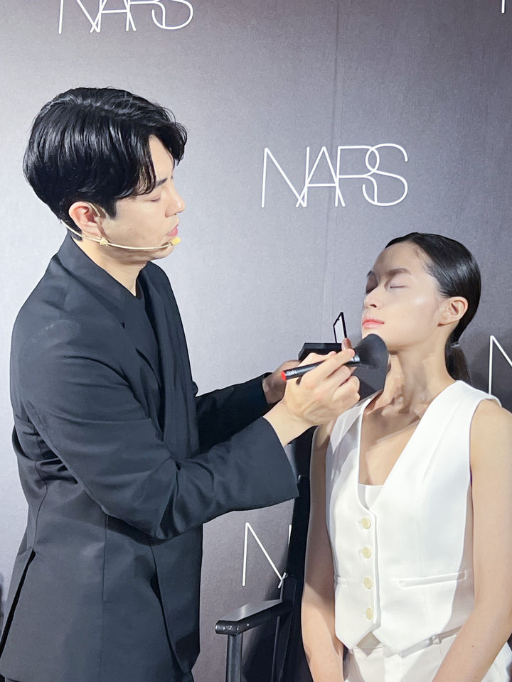 ▲NARS,嬌蘭,粉底,彩妝,。（圖／記者李薇攝、品牌提供）