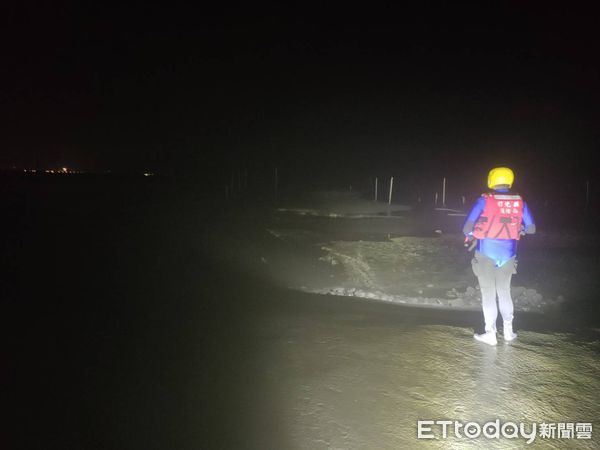 ▲▼釣客台中海域失蹤，彰化消防局漏夜搜救。（圖／消防局提供）