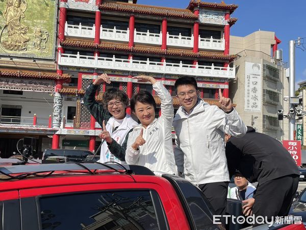 ▲▼盧秀燕陪同蔡壁如車掃，痛批執政黨立委包庇高端、警報亂發，沒有提出監督。（圖／記者鄧木卿攝，下同）