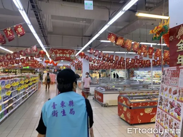 ▲台東縣衛生局年節食品稽查，抽驗專案77件合格1件超標不符。（圖／記者楊漢聲翻攝）