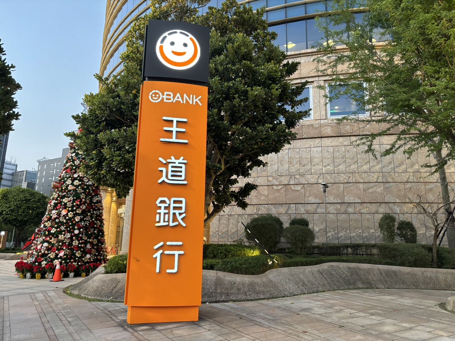 ▲▼王道銀行外觀。（圖／記者陳瑩欣攝）