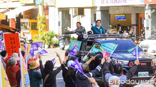 ▲▼陳其邁今日陪同許智傑車隊掃街，喊話一票不能少。（圖／賴清德高雄競總提供）