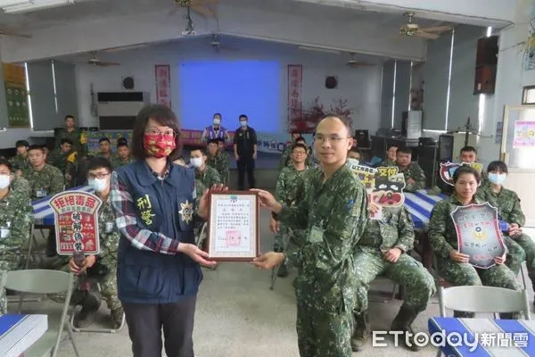 ▲潮州警分局受邀前往轄區陸軍第四地區運輸兵群東岸營區進行反詐等宣導            。（圖／記者陳崑福翻攝）