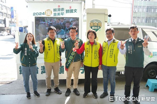 ▲台南市民進黨立委候選人王定宇、賴惠員、郭國文，11日全力衝票，全力爭取催出挺台的每一張選票。（圖／記者林東良翻攝，下同）