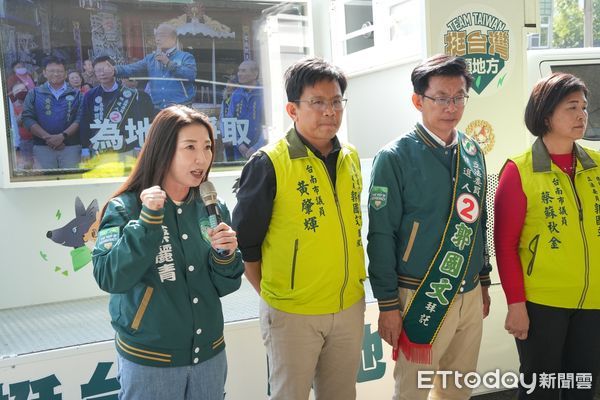 ▲台南市民進黨立委候選人王定宇、賴惠員、郭國文，11日全力衝票，全力爭取催出挺台的每一張選票。（圖／記者林東良翻攝，下同）