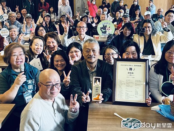 ▲首屆「海外台灣本土音樂感動獎」11日在台南登場，集結台僑之力由宇宙台灣社主辦，頒獎典禮現場僑界超過百人出席支持這場頒獎盛會。（圖／記者林東良翻攝，下同）