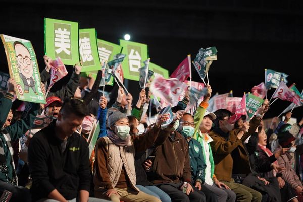 ▲▼台中造勢晚會，開場後湧入五萬人。（圖／賴清德競選總部提供）