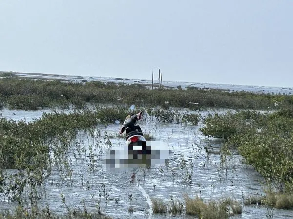 ▲台中豐原阿伯騎車到彰化卡濕地被警方救回。（圖／警方提供）