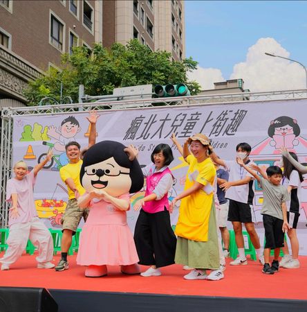 ▲▼知名的還我特色公園行動聯盟創始成員李玉華12日透過粉專，感謝蘇巧慧過去8年為北大特區的貢獻。（圖／李玉華臉書）