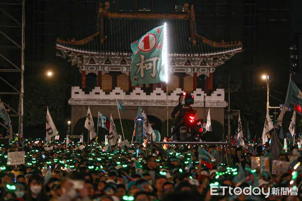 ▲民眾黨柯文哲、吳欣盈選前之夜。（圖／記者林敬旻攝）