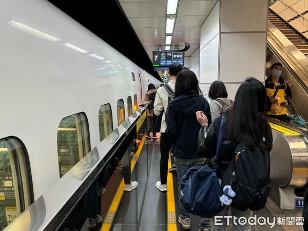 ▲▼高鐵投票返鄉人潮。（圖／記者李姿慧攝）