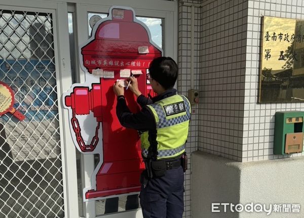 ▲台南市消防局第五大隊永康分隊舉辦消防家庭日，邀請消防、義消人員及眷屬到駐地參觀，也讓眷屬了解其另一半消防救災日常，從事消防工作的正面意義。（圖／記者林東良翻攝，下同）