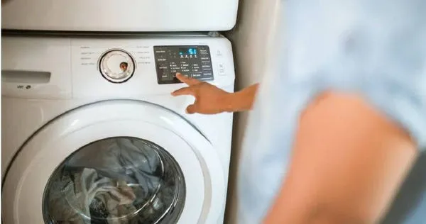 洗衣服除了洗劑選擇上很重要之外，也不能忘了清潔洗衣機本身。（示意圖／翻攝自pexels）