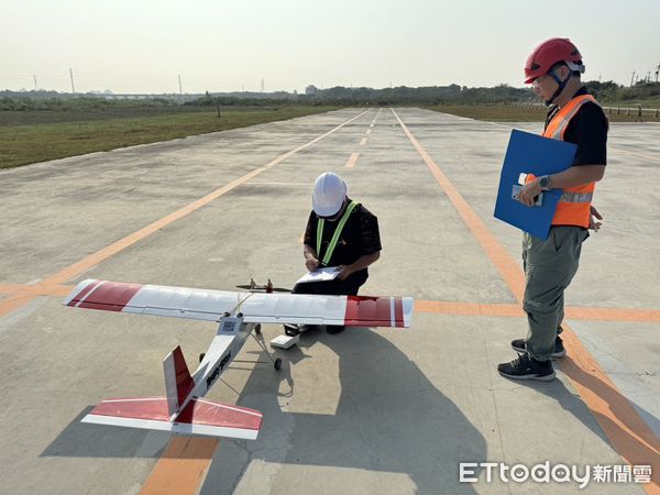 ▲屏東無人機飛行場開考定翼機　             。（圖／記者陳崑福翻攝）