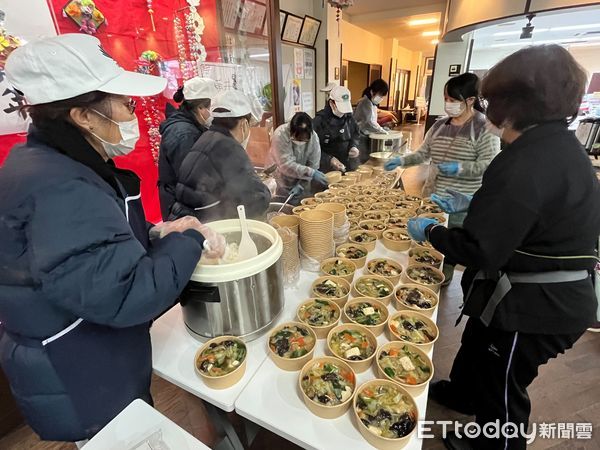 ▲▼慈濟日本分會2024年1月13日中午前在石川縣穴水町提供約300人份熱食發放。（圖／慈濟日本分會提供）