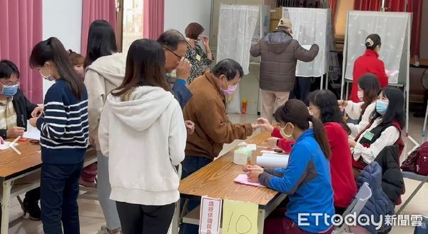 ▲▼彰化天氣好選民踴躍投票。（圖／記者唐詠絮翻攝）