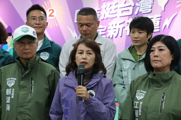 ▲民進黨花蓮立委參選人張美慧發表敗選感言，喊話當選人傅崐萁。（圖／翻攝自YouTube／張美慧）