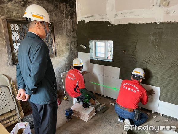▲台南市勞工局做工行善團的志工們，完成第250戶房屋修繕，愛心滿滿。（圖／記者林東良翻攝，下同）
