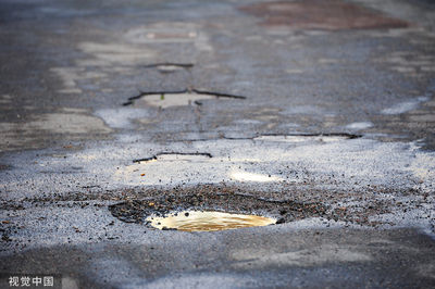 路上大坑洞！救護車太顛簸「腦死婦人被震醒」　復活真相曝光