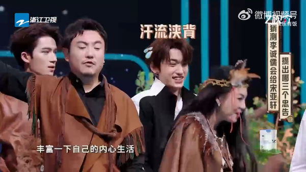 ▲張雨綺建議男偶像談戀愛惹批評。（圖／翻攝自微博）