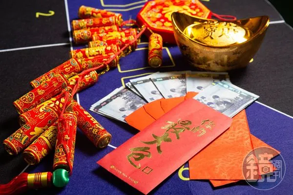 農曆新年將至，紅包要包多少給長輩成為熱門話題。示意圖。（本刊資料照）