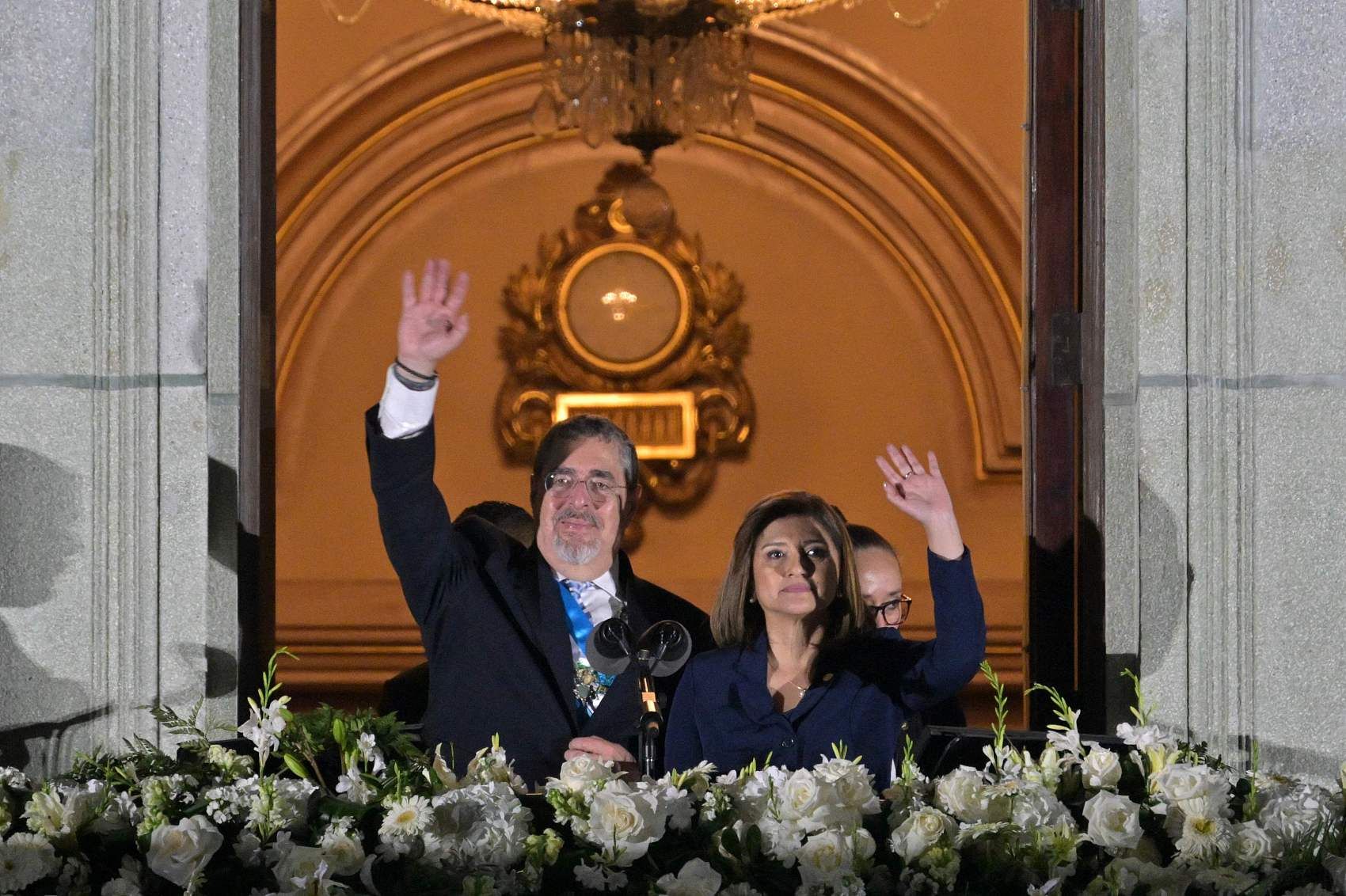 ▲▼ 瓜地馬拉總統阿雷巴洛（Bernardo Arevalo）與副手15日凌晨宣誓就職。（圖／CFP）